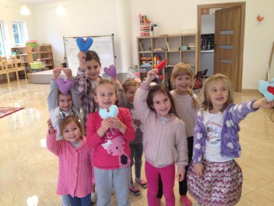 Dzieci na zajęciach z Craftu