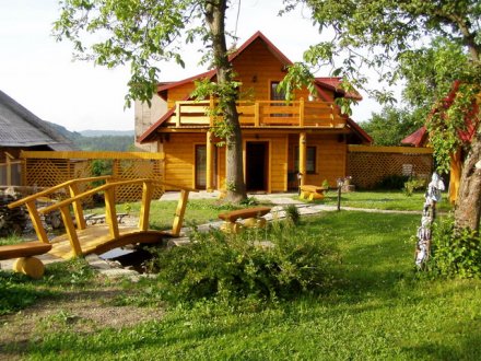 POD PIRAMIDĄ
