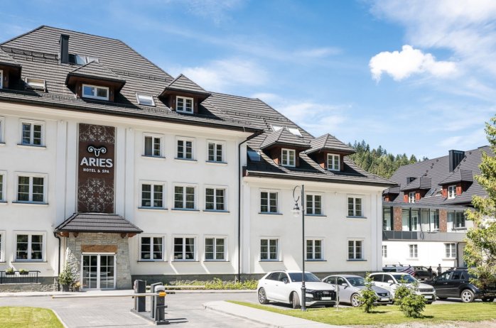 Wejście główne do Aries Hotel & Spa Wisła