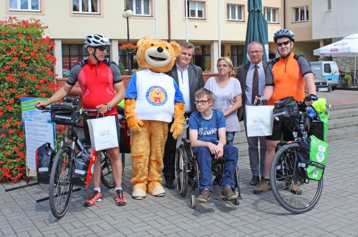 Zdjęcie grupowe osób zaangażowanych w akcję