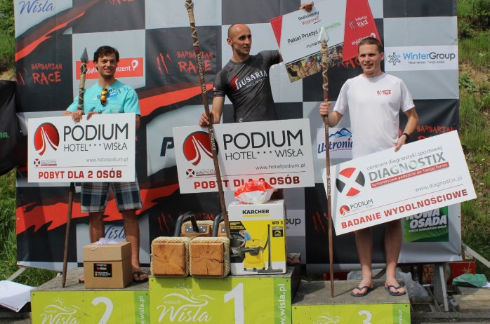 Najlepsi zawodnicy Barbarian Race na podium