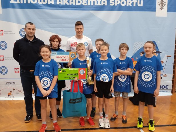 Najlepsi uczestnicy finałowej imprezy i Kacper Lazar z tytułem mistrza