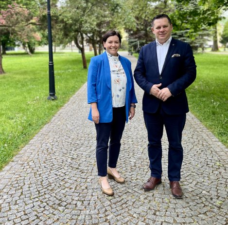 Burmistrz Tomasz Bujok i wiceburmistrz Katarzyna Czyż-Kaźmierczak