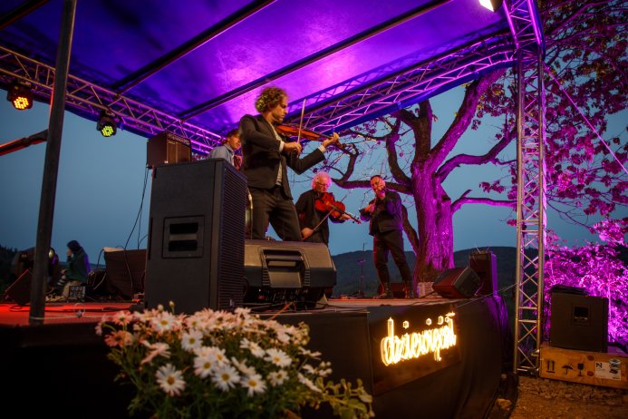 Zespół Vołosi na scenie