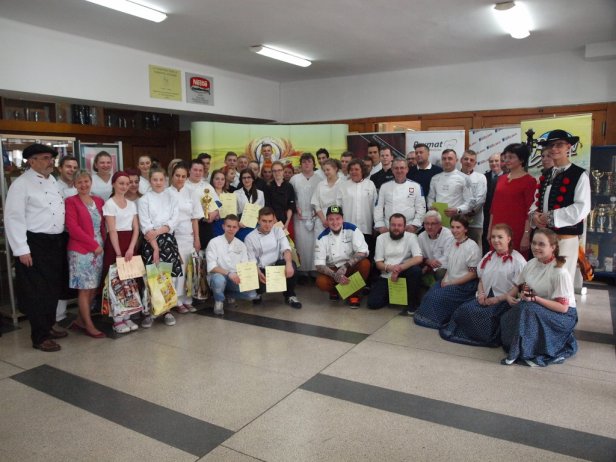 Grupowe zdjęcie uczestników konkursu