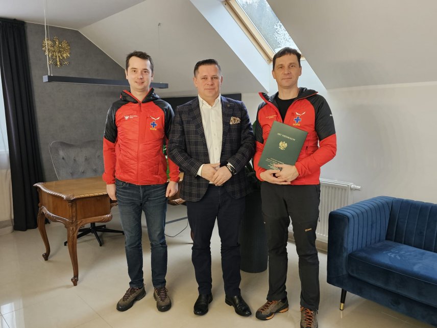 Podpisanie umowy między miastem a GOPR-em