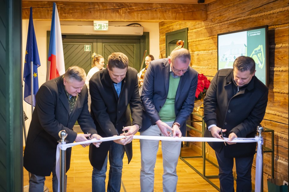 Otwarcie Habsburskiej Osady Gospodarczej - uroczyste przecięcie wstęgi