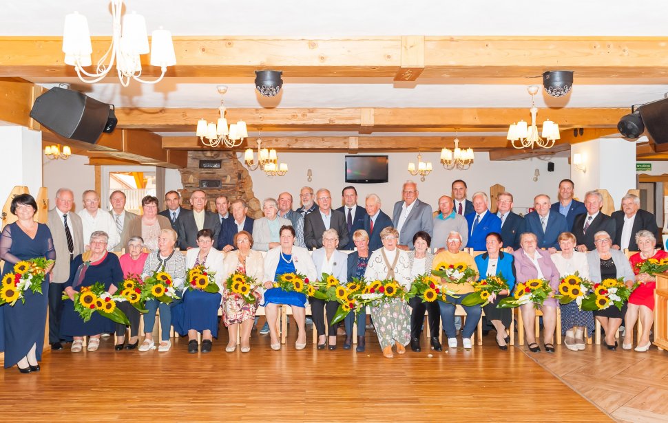 Pamiątkowe zdjęcie wyróżnionych Jubilatów