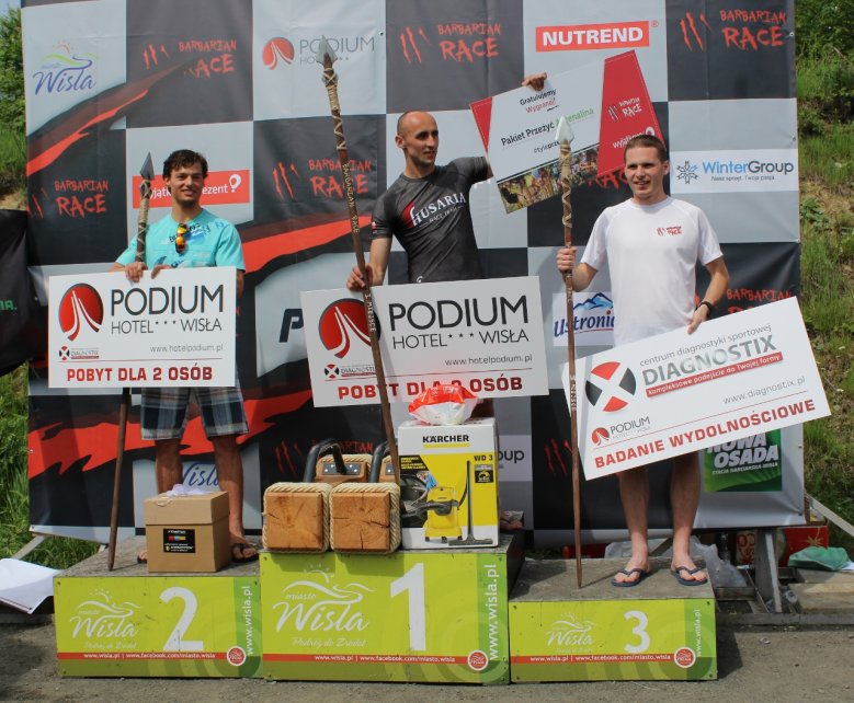 Najlepsi zawodnicy Barbarian Race na podium
